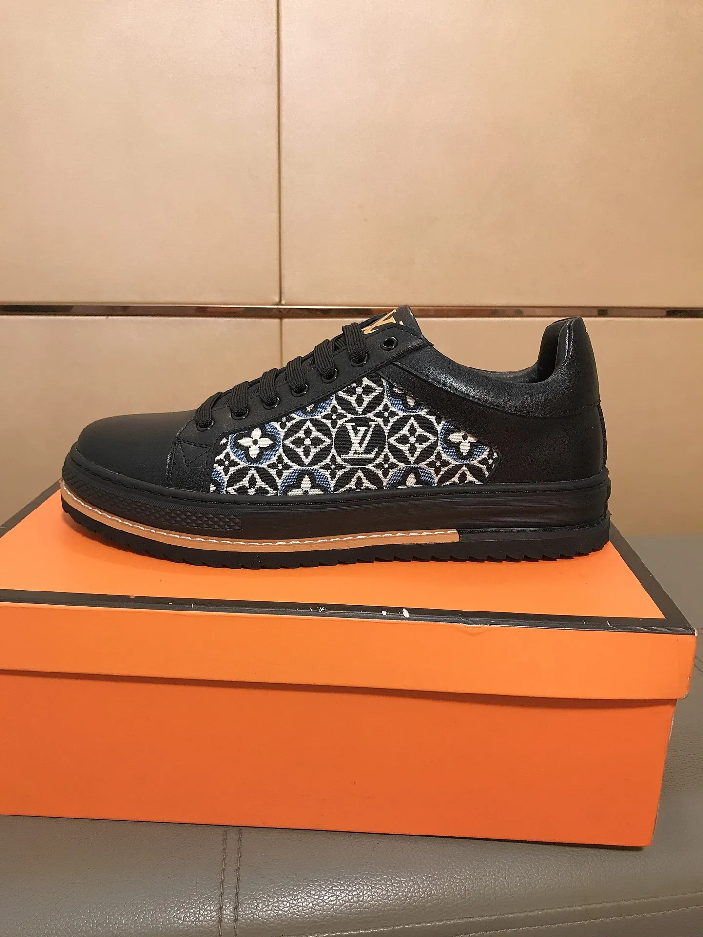 Ex-factory price 400 🆕🆕🔆🔆Hot-selling [Louis Vuitton] LV🔝new Korean style casual men's shoes, high-end brand, the upper is made of Italian cowhide stitching printed fabrics and sheepskin feet🔥, making walking more convenient and comfortable! Amazing work [color]! Create a fashionable personality to set off your uniqueness! A must-have for trendy men! Classic🔥Size: 38-44